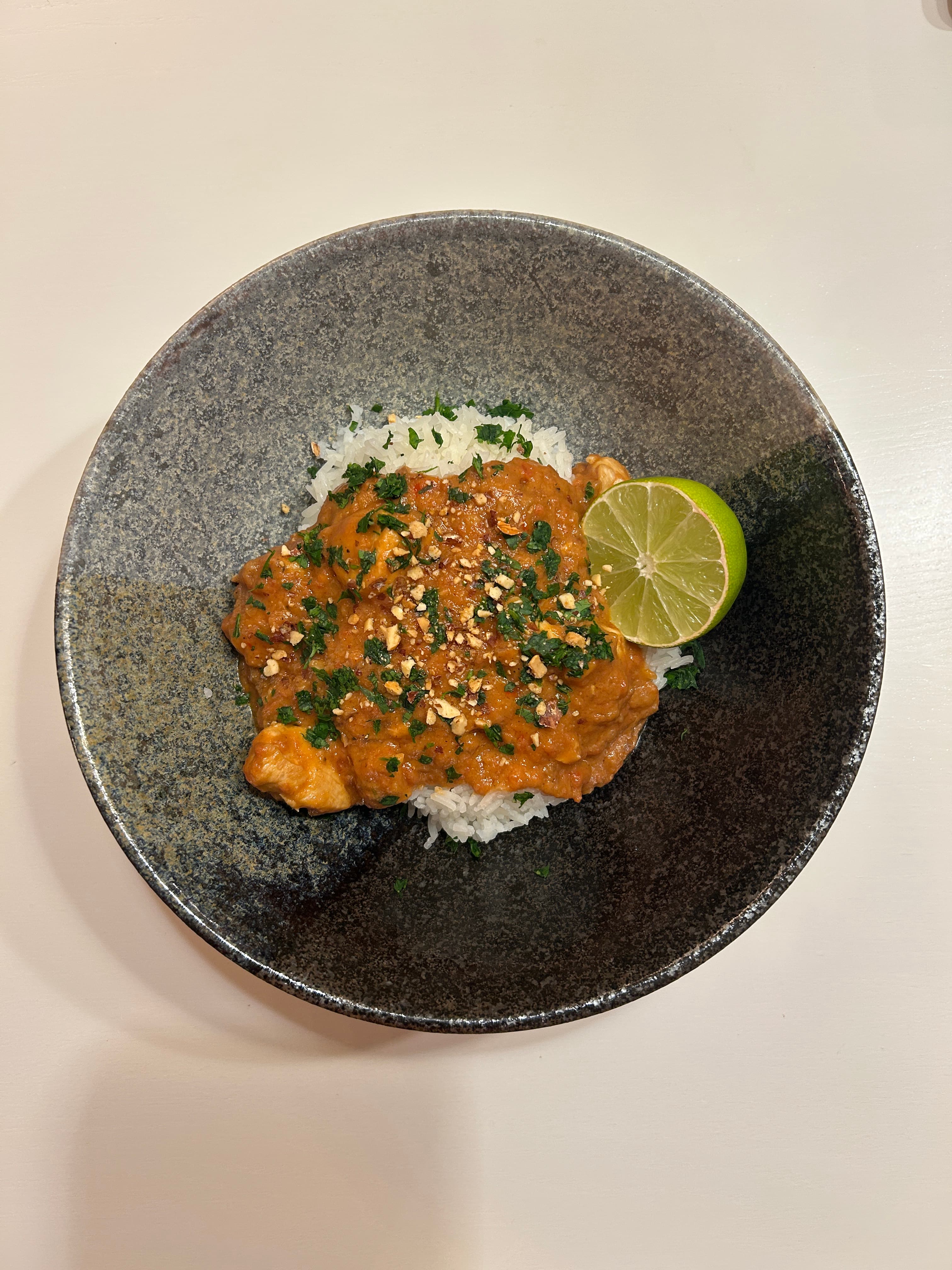 Afrikanischer Erdnuss Hähnchen Topf