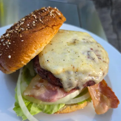 Bio-Rinder-Burger mit Trüffel-Burgersauce