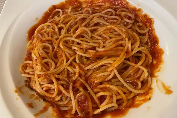 Spaghetti mit Zimt, Lorbeerblätter und Nelken